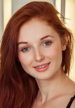 Red-haired sexpot Leona Honey not shy to take clothes off and show her assets