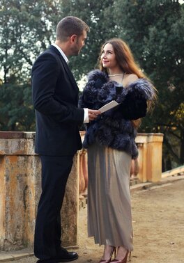 Elegant chick meets with lover in quiet spot and surprises with outdoor blowjob