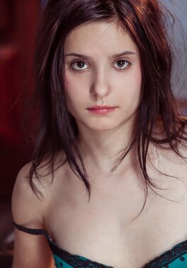 Innocent teen doesn't hesitate to take off lingerie and pose naked on the bed