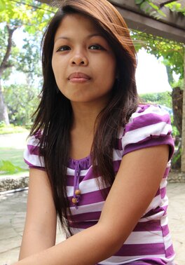 Winsome Filipina girl for cash agrees to have quickie with insistent buddy