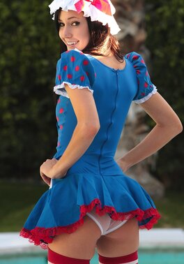 Cosplay chick makes outdoor photo shoot hotter by peeling off panties