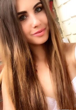 Shameless slut takes off bra and teases with her naked nipples in selfies