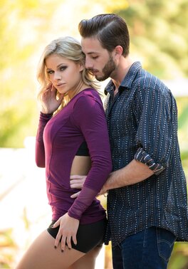 Sporty blonde girl attracts bearded guy and gets naked in the fresh air