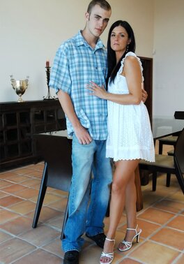 Kinky babe smiles when boyfriend finally offered to bang her on the table