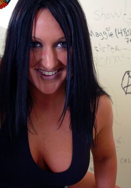 Chubby black-haired babe sucks thick pecker through gloryholу and swallows cum