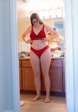 Jacklyn the BBW is changing clothes and looking good as well
