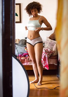 Naturally curvy ebony lady knows how to tease in twisted ways