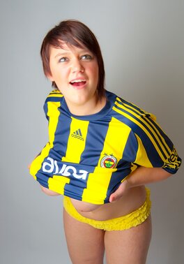 Most appealing Fenerbahce  supporter showing her meaty bum