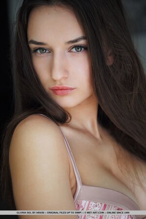 Topnotch model with gorgeous face flaunts stunning body, beautiful tits, pussy