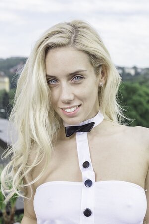 Photo shoot on the roof with blue-eyed blonde who knows what hot poses are