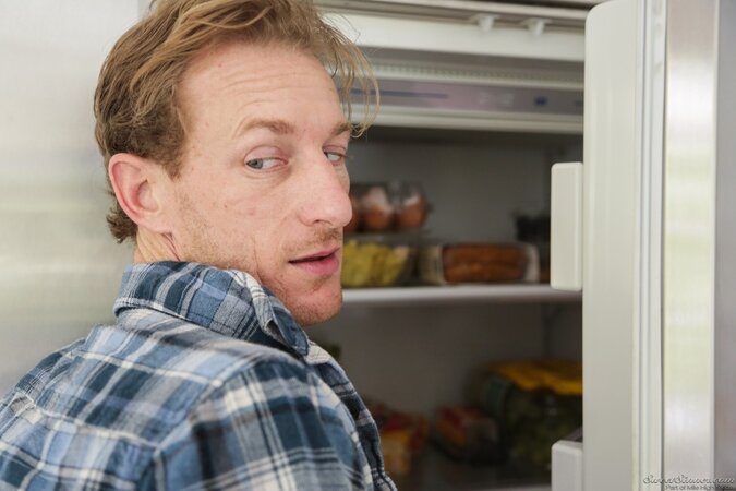 Man is going to eat but fucks beautiful girlfriend in the kitchen instead