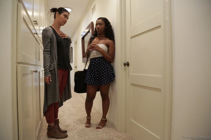 Woman finds a black girl to satisfy her rebellious stepdaughter's pussy