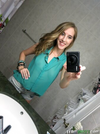 Chick takes provocative selfies in the bathroom and gets banged in the kitchen