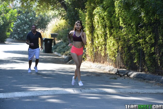 Tattooed buxom brunette gives blowjob and fucks a guy she met at the jogging