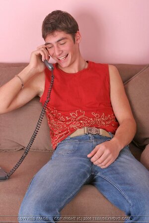 Girl calls boyfriend to say that nobody is home and he can come for sex