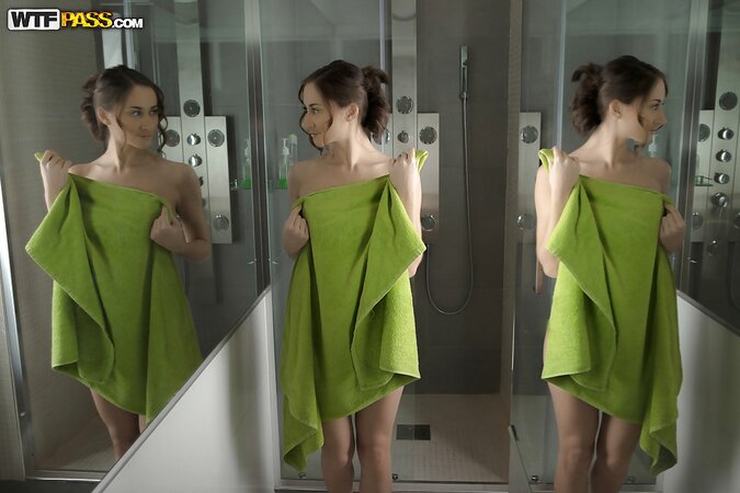 Babe drops green towel and puts sexy black lingerie on before boyfriend shows up