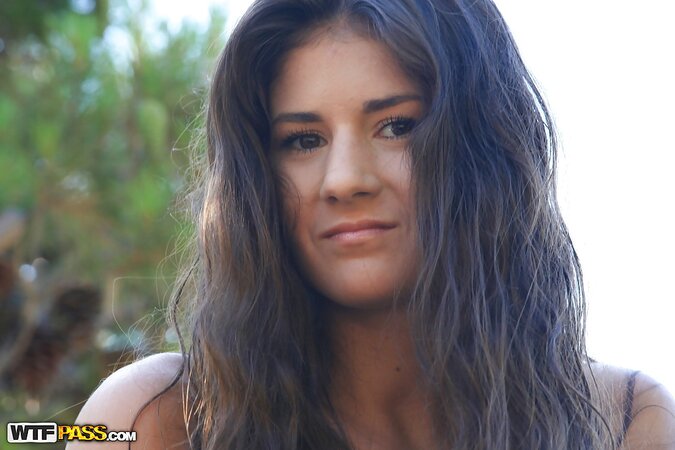 Young Ukrainian babe thinks men will be glad to see her naked pictures