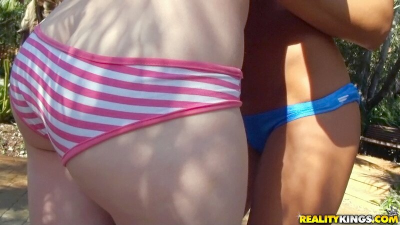 Pale-skinned and tanned girlfriends Averi Brooks and Sarah Jennings want sex