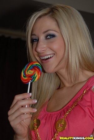 Naughty blondes lure chesty worker of candy shop into lesbian threeway