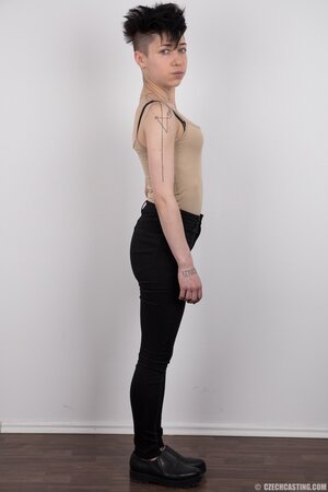 Hungarian diva Yulia Bright looks like a boy with her new haircut and flat body