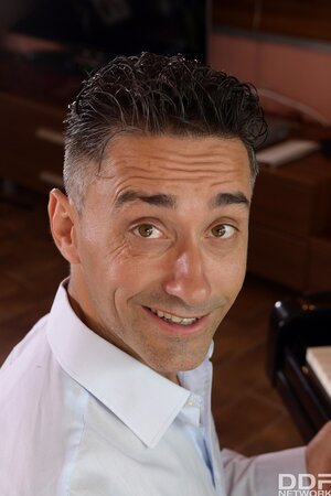 Student doesn't need piano lessons and opts for sexual master-class from teacher