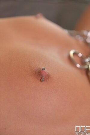 Distasteful guy uses his chance to bang such a perfect lover for free