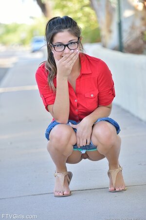Girl with glasses broadcasts breasts and cunt before going home to masturbate