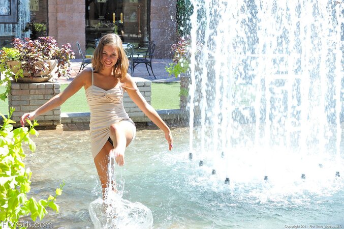 Riley Reid wants to knows how will people react if she is stripping outdoors