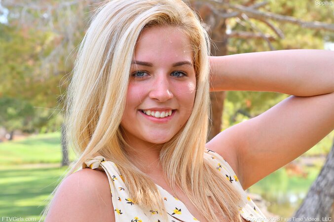 Kissable Czech girl Mary Dee is brave enough to strip in the streets