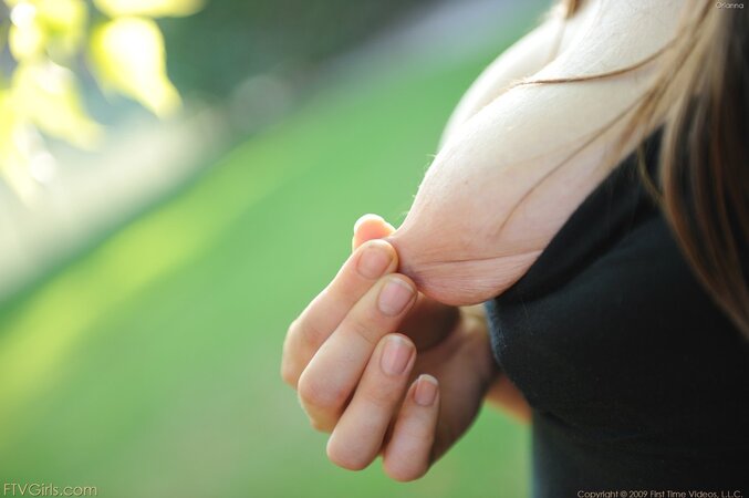Love is so hot doing morning exercises that takes tight pants down baring snatch
