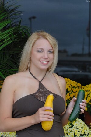 Love can't find partner with big enough cock and prefers to use vegetables