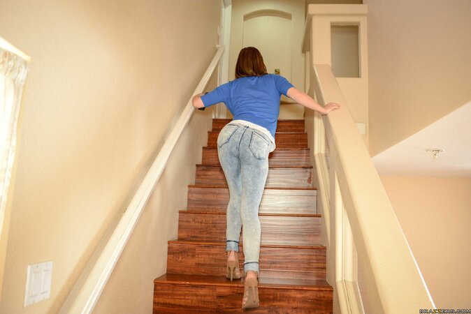 Maid finds a secret room in employer's home and enjoys its environment