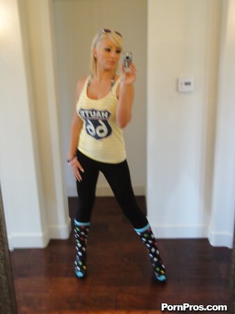 MILF with sunglasses Lexi Swallow takes selfie in the nude in front of a mirror