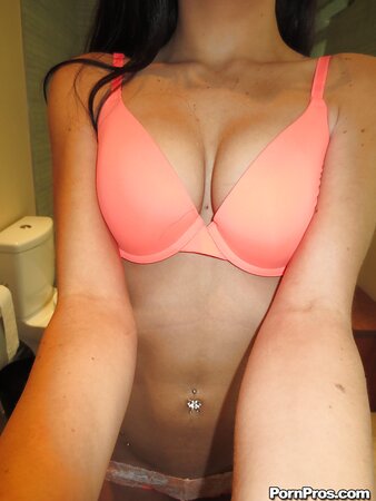 Babe with black hair proves that she is a whore taking nude selfies