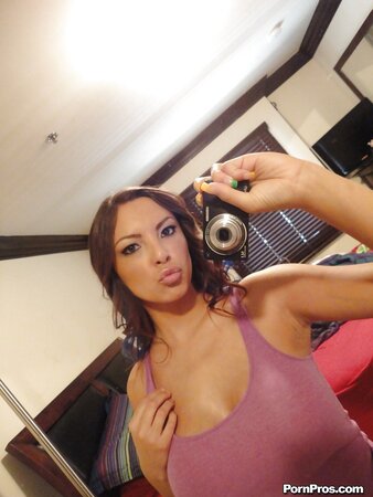 Porn actress with big boobies doesn't forget about fans even being home