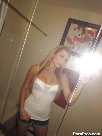 Girl with small boobs and roses tattoo comes to bathroom for taking naked pics