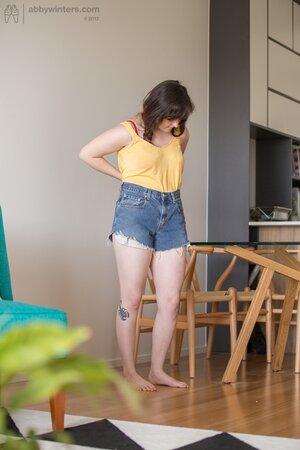 Fat-bottomed babe with pale skin brandishes her body slowly wearing her clothes