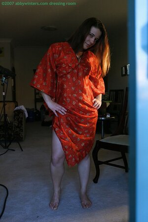 Curvy amateur Lilou changes clothes after hardcore sex in the dark room