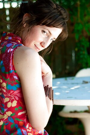 Finishing an excellent day horny female invites photographer to take nude pics