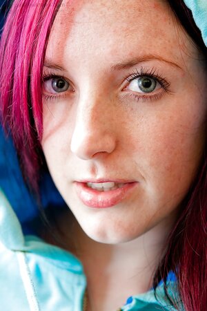 Love goddess with dyed hair and to-die-for titties opens her fun parts