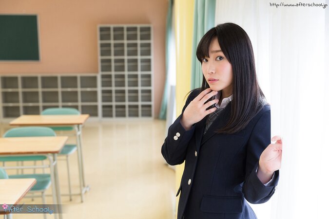 Japanese schoolgirl takes off her panties and shows up her butt in the class