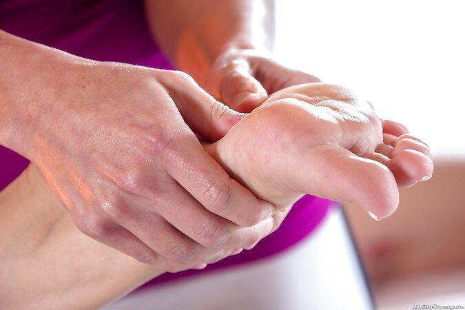 Masseuses want extra money and lick clients' twats on the massage tables