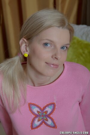 Blue-eyed girl in pink sweater wakes up boyfriend to enjoy cock in both holes