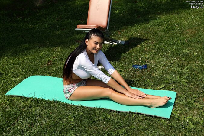 Outdoor yoga ends for curvy brunette and her blonde GF with lesbian affair