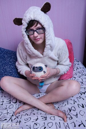 Short-haired bookworm seductively removes pajamas to show her sweet peach