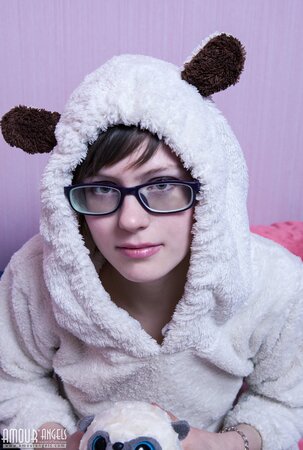 Short-haired bookworm seductively removes pajamas to show her sweet peach
