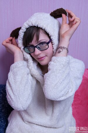 Short-haired bookworm seductively removes pajamas to show her sweet peach