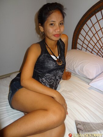 Best friends from Thailand aren't afraid of trying threesome sex in hotel