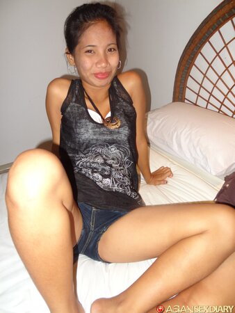 Best friends from Thailand aren't afraid of trying threesome sex in hotel