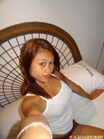 Best friends from Thailand aren't afraid of trying threesome sex in hotel
